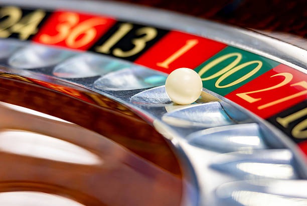 Domino QQ table layout on lolipop138 showing tile hands and betting interface